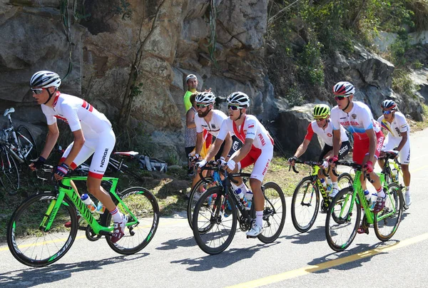 Cyclistes roulent pendant Rio 2016 Cyclisme Olympique Compétition sur route des Jeux Olympiques de Rio 2016 — Photo
