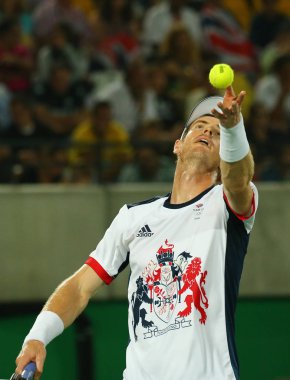 Olimpiyat Şampiyonu Andy Murray Büyük Britanya'nın erkekler tekler finali sırasında eylem Rio 2016 Olimpiyat Oyunları