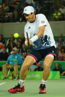 Olimpiyat Şampiyonu Andy Murray Büyük Britanya'nın erkekler tekler finali sırasında eylem Rio 2016 Olimpiyat Oyunları