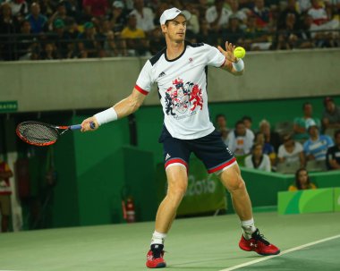Olimpiyat Şampiyonu Andy Murray Büyük Britanya'nın erkekler tekler finali sırasında eylem Rio 2016 Olimpiyat Oyunları