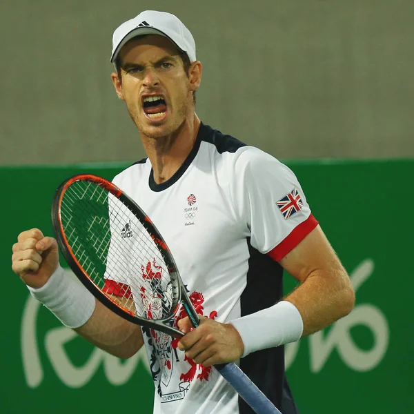 Campeón Olímpico Andy Murray de Gran Bretaña en acción durante la final individual masculina de los Juegos Olímpicos de Río 2016 —  Fotos de Stock