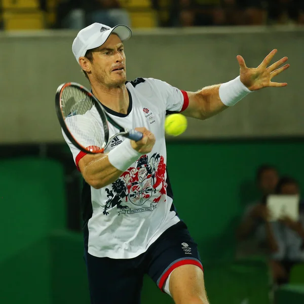 Campeón Olímpico Andy Murray de Gran Bretaña en acción durante la final individual masculina de los Juegos Olímpicos de Río 2016 —  Fotos de Stock