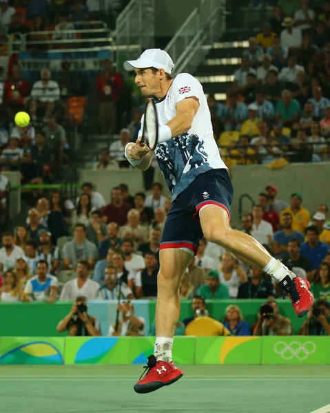 Olympijský vítěz Andy Murray z Velké Británie v akci během finále ve dvouhře mužů z olympijské hry Rio 2016 — Stock fotografie