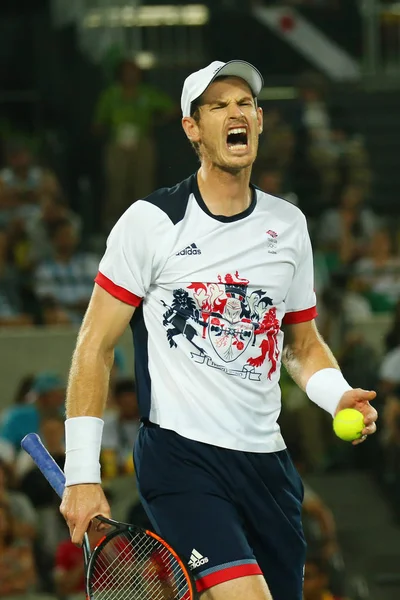 Olympijský vítěz Andy Murray z Velké Británie v akci během finále ve dvouhře mužů z olympijské hry Rio 2016 — Stock fotografie