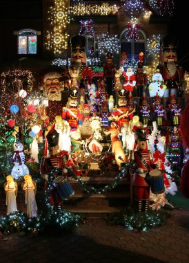 Noel evi dekorasyon ışıklar Dyker Heights banliyö Brooklyn mahallede görüntülemek