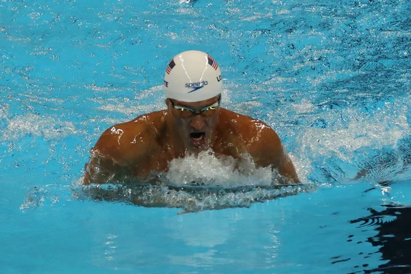 Olympiasieger Ryan Lochte aus den Vereinigten Staaten tritt bei der 200-m-Einzelstaffel der Olympischen Spiele 2016 in Rio im olympischen Aquatics Stadium an — Stockfoto