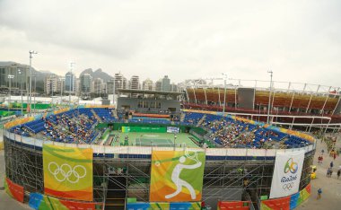 Tenis Show mahkeme 2 (ön) ve ana Tenis mekan Maria Esther Bueno mahkeme (geri) Rio 2016 Olimpiyat Oyunları, Olympic Tennis Centre '
