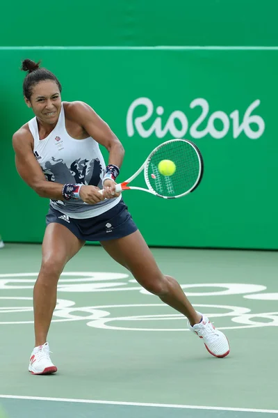 Jogadora de tênis Heather Watson da Grã-Bretanha em ação durante partida individual da segunda rodada dos Jogos Olímpicos Rio 2016 — Fotografia de Stock