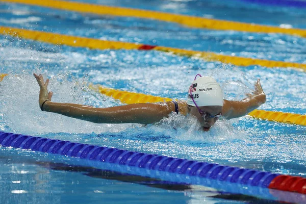 La campeona olímpica Melanie Margalis de Estados Unidos nada los 200m Individual Medley Heat 4 de Rio 2016 Juegos Olímpicos en el Estadio Olímpico Acuático — Foto de Stock