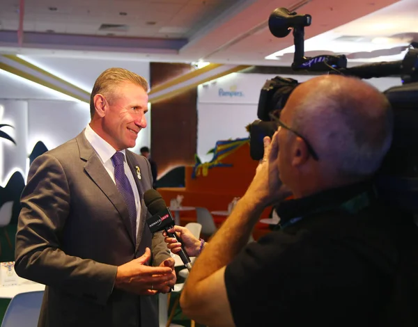 Membro del Comitato Olimpico Internazionale e Presidente del Comitato Olimpico Nazionale dell'Ucraina Sergey Bubka durante l'intervista televisiva — Foto Stock