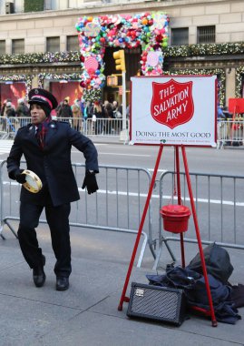 Manhattan şehir merkezinin koleksiyonların Kurtuluş Ordusu asker gerçekleştirir