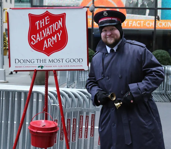 Salvation Army soldier performs for collections in midtown Manhattan — Stock Photo, Image