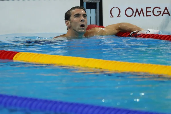 Olympisch kampioen Michael Phelps van Verenigde Staten na de mannen 200m vlinderslag Heat 3 van Rio 2016 Olympische spelen — Stockfoto