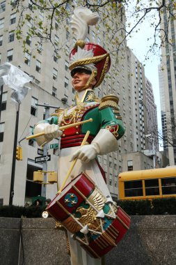 ahşap asker davulcu Noel dekorasyonu midtown manhattan rockefeller Center 