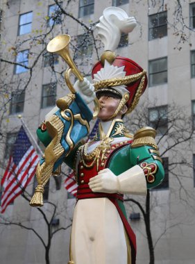 Ahşap oyuncak asker borazancı Noel dekorasyonu Midtown Manhattan Rockefeller Center