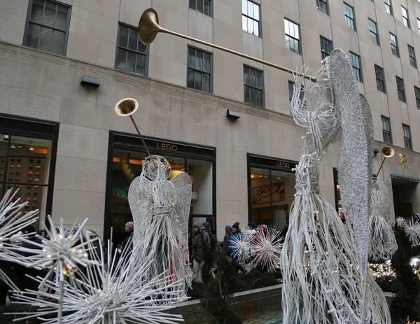 Άγγελος Χριστούγεννα διακοσμήσεις στο Rockefeller Center στο κέντρο του Μανχάταν — Φωτογραφία Αρχείου