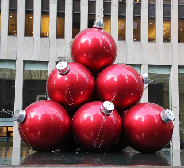 미드타운 맨해튼 록펠러 센터 근처의 크리스마스 장식 — 스톡 사진