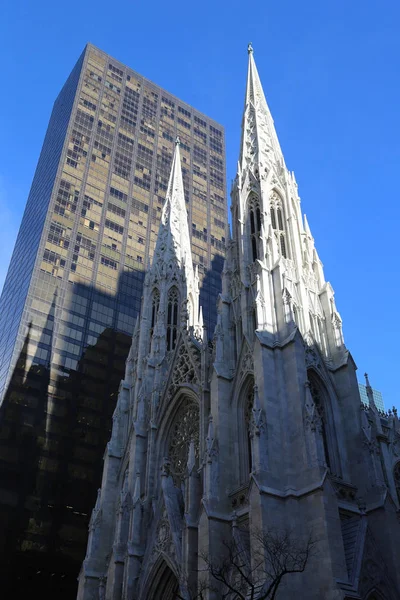 New York - 15 Aralık 2016: New York City St Patrick's Cathedral — Stok fotoğraf