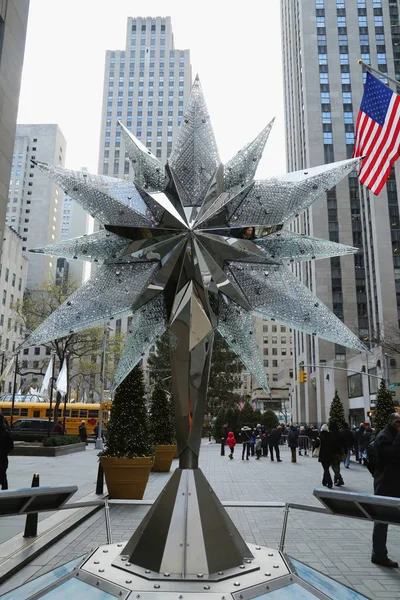 Swarovski Crystal Boutique con Swarovsky Crystal Star en el Rockefeller Center en Manhattan —  Fotos de Stock