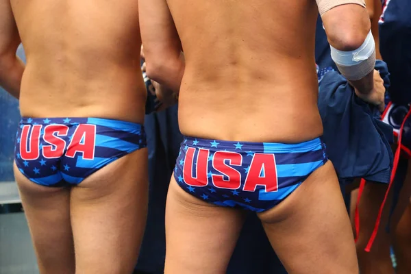 Water Polo Team USA before Rio 2016 Olympics Men's Preliminary Round match against Team France at the Maria Lenk Aquatic Center — Stock Photo, Image