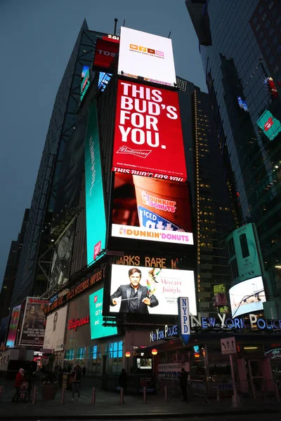 Times Square πινακίδες νέον το βράδυ στο Μανχάταν — Φωτογραφία Αρχείου