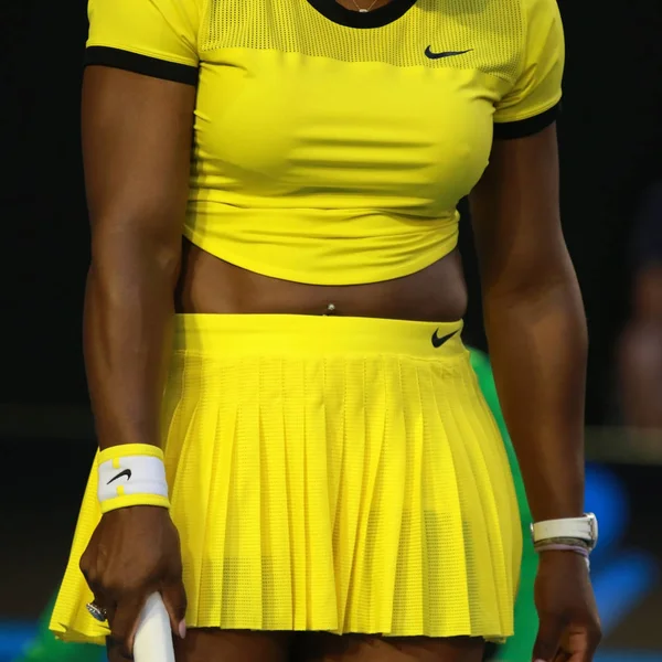Yirmi bir kez Grand Slam şampiyonu Serena Williams Avustralya Açık 2016 onun son maç sırasında özel Nike üniforma giyer — Stok fotoğraf