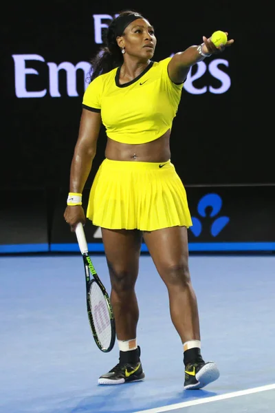 Dwadzieścia jeden razy Grand Slam mistrz Serena Williams w akcji jej końcowy meczu w Australian Open 2016 — Zdjęcie stockowe
