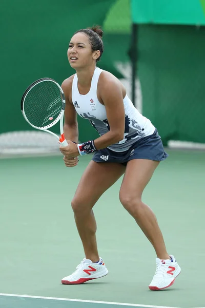 Jogadora de tênis Heather Watson da Grã-Bretanha em ação durante partida individual da segunda rodada dos Jogos Olímpicos Rio 2016 — Fotografia de Stock