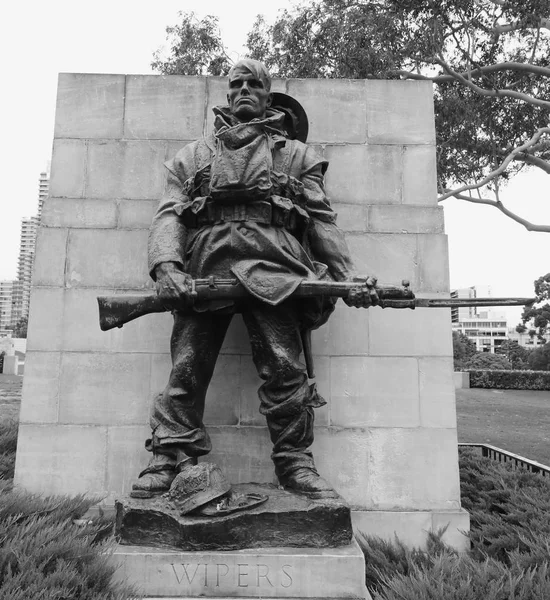 Monumento al Conductor y Limpiaparabrisas cerca del Santuario del Recuerdo en Melbourne — Foto de Stock
