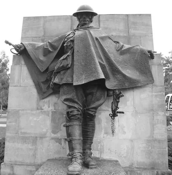 Sterownik i wycieraczki Memorial w pobliżu sanktuarium pamięci w Melbourne — Zdjęcie stockowe