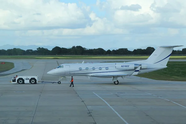 Gulfstream Iii jet na asfaltu na mezinárodní letiště La Romana — Stock fotografie