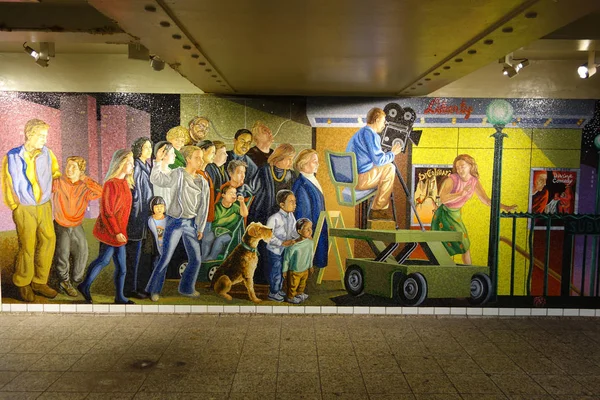 NYC Times Square 42 St metro istasyonunda Duvar Mozaiği — Stok fotoğraf