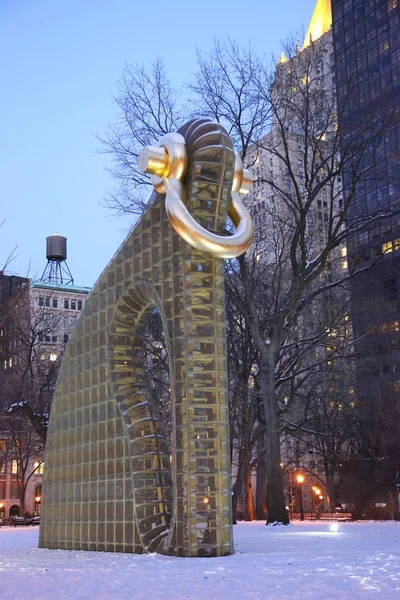 Sculpture publique Big Bling de l'artiste américain Martin Puryear au Madison Square Park — Photo