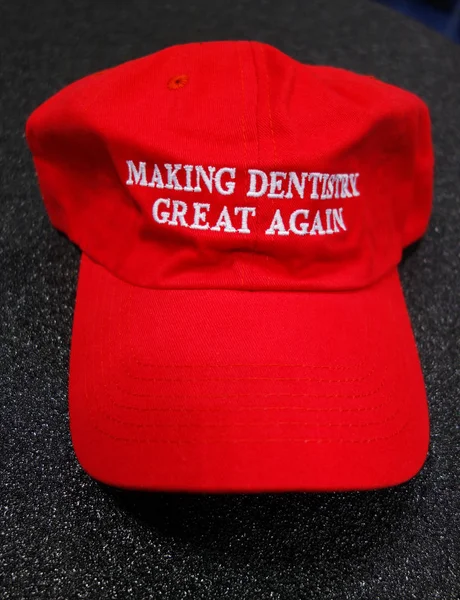 Making Dentistry Great Again promotional hat  at the Greater NY Dental Meeting in New York — Stock Photo, Image