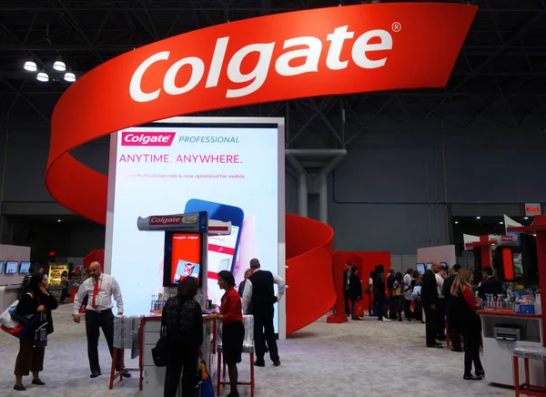 Colgate booth at the Greater NY Dental Meeting in New York. — Stock Photo, Image