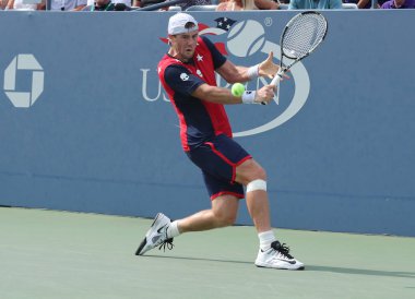 Profesyonel tenis oyuncusu Illya Marchenko Ukrayna'nın bize açık 2016 onun dördüncü yuvarlak maç sırasında eylem 