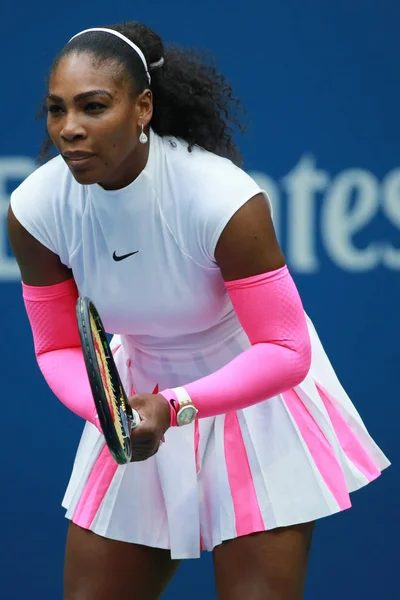 Bize açık 2016 dört maç yuvarlak onu sırasında eylem Grand Slam şampiyonu Serena Williams Amerika Birleşik Devletleri — Stok fotoğraf