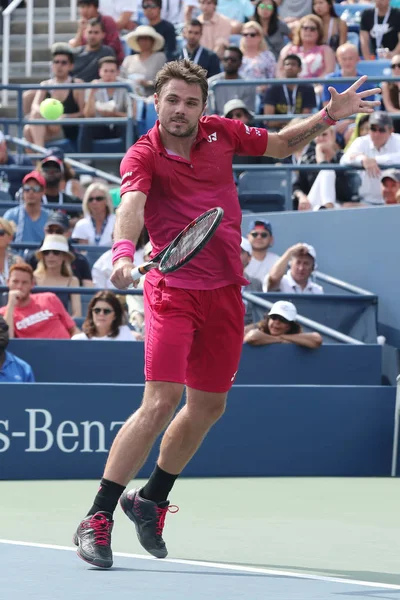 El campeón de Grand Slam Stanislas Wawrinka de Suiza en acción durante su cuarto partido en el US Open 2016 —  Fotos de Stock
