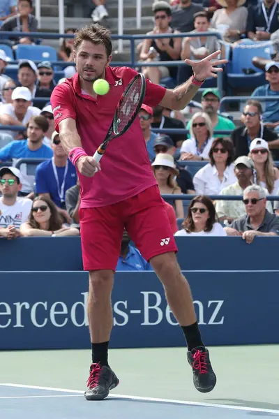 Grand Slamu Stanislas Wawrinka Švýcarska v akci během jeho kulaté čtyř zápas na nás Open 2016 — Stock fotografie