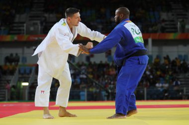 Olimpiyat Şampiyonu Çek Cumhuriyeti li Lukas Krpalek (beyaz içinde) erkek-100 kg maç Rio 2016 Olimpiyatları sırasında Portekiz Jorge Fonseca karşı eylem