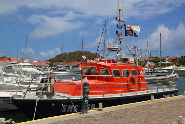 Nationella företag räddningsbåt på Gustavia Harbor i St Barts — Stockfoto