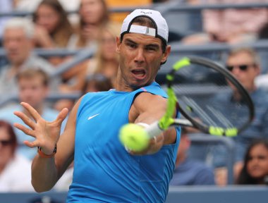  Grand Slam şampiyonu İspanya Rafael Nadal pratikte bize açık 2016