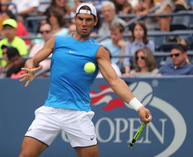  Grand Slam şampiyonu İspanya Rafael Nadal pratikte bize açık 2016