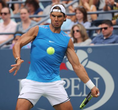  Grand Slam şampiyonu İspanya Rafael Nadal pratikte bize açık 2016