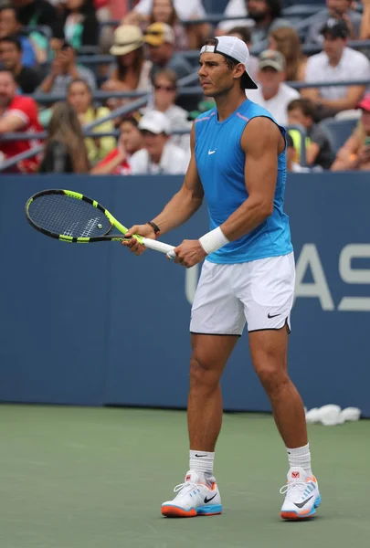 Le champion du Grand Chelem Rafael Nadal d'Espagne en pratique pour l'US Open 2016 — Photo