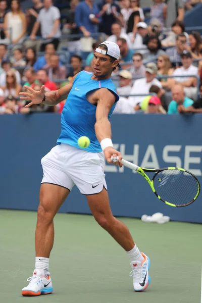 Campeão do Grand Slam Rafael Nadal da Espanha na prática para o US Open 2016 — Fotografia de Stock