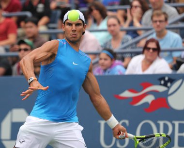 Grand Slam şampiyonu İspanya Rafael Nadal pratikte bize açık 2016