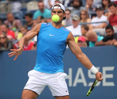 Grand Slam şampiyonu İspanya Rafael Nadal pratikte bize açık 2016