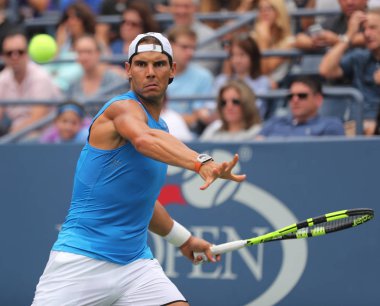 Grand Slam şampiyonu İspanya Rafael Nadal pratikte bize açık 2016
