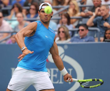 Grand Slam şampiyonu İspanya Rafael Nadal pratikte bize açık 2016